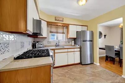 279 Throggs Neck Boulevard, Bronx, NY 10465 - Photo 9