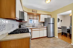 279 Throggs Neck Blvd, Bronx, NY 10465 - Photo 9