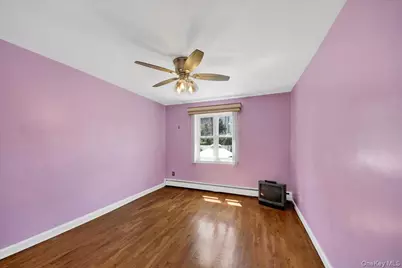 279 Throggs Neck Boulevard, Bronx, NY 10465 - Photo 17