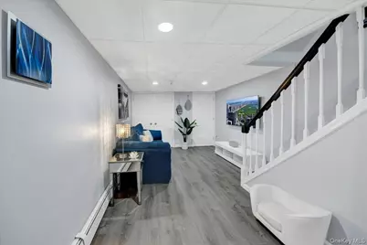 279 Throggs Neck Boulevard, Bronx, NY 10465 - Photo 19
