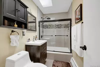 279 Throggs Neck Boulevard, Bronx, NY 10465 - Photo 13