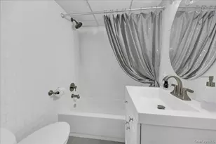 279 Throggs Neck Blvd, Bronx, NY 10465 - Photo 21