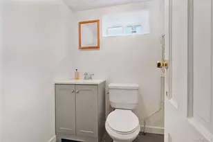 10-11 Bay 24th St, Far Rockaway, NY 11691 - Photo 27