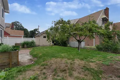 1011 Bay 24th Street, Far Rockaway, NY 11691 - Photo 33