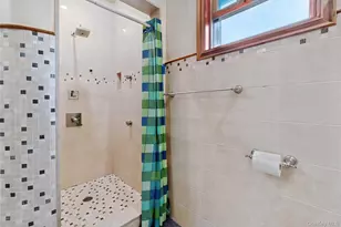 10-11 Bay 24th St, Far Rockaway, NY 11691 - Photo 17