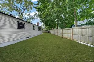 2602 Knickerbocker Ave, Medford, NY 11763 - Photo 23