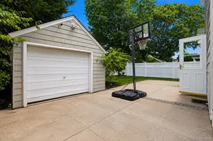 77 Driving Park Ave, Lynbrook, NY 11563 - Photo 21