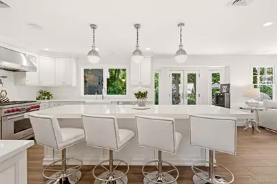 1 Winston Court, Dix Hills, NY 11746 - Photo 7