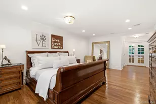 1 Winston Ct, Dix Hills, NY 11746 - Photo 25