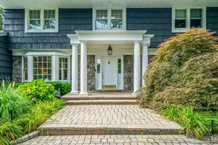 1 Winston Ct, Dix Hills, NY 11746 - Photo 3