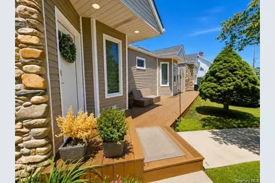 639 Elmwood Road, West Babylon, NY 11704 - Photo 5