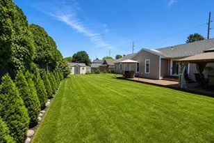 639 Elmwood Rd, West Babylon, NY 11704 - Photo 7