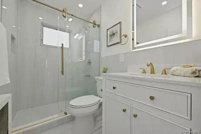 84 N Fordham Road, Hicksville, NY 11801 - Photo 13
