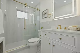 84 N Fordham Rd, Hicksville, NY 11801 - Photo 13