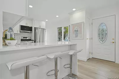 84 N Fordham Road, Hicksville, NY 11801 - Photo 9