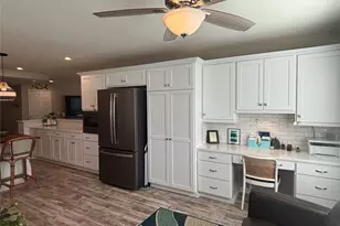 1661 Old Country Rd, Riverhead, NY 11901 - Photo 15