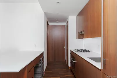 400 Fifth Avenue, New York, NY 10018 - Photo 7