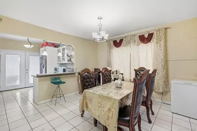 140 E Pine Street, Long Beach, NY 11561 - Photo 5