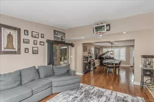 306 Latham Rd, Mineola, NY 11501 - Photo 9