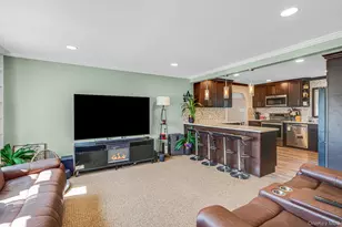 93 Deauville Blvd, Copiague, NY 11726 - Photo 3