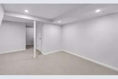93 Deauville Boulevard, Copiague, NY 11726 - Photo 29