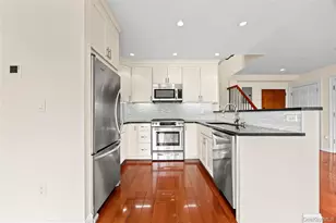 185 Battery Ave, Brooklyn, NY 11209 - Photo 11