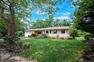 15 Dix Cir, Dix Hills, NY 11746 - Photo 7