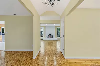 15 Dix Circle, Dix Hills, NY 11746 - Photo 9