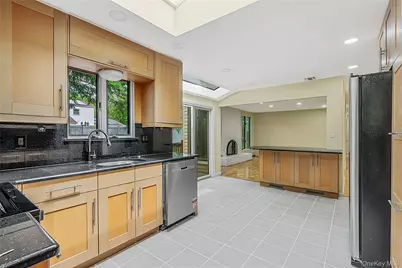 15 Dix Circle, Dix Hills, NY 11746 - Photo 17