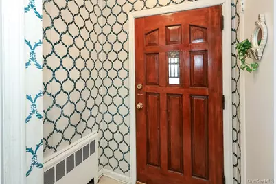 560 N 6th Street, New Hyde Park, NY 11040 - Photo 3