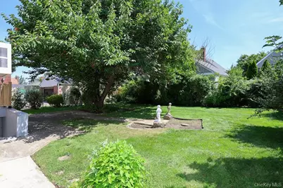 560 N 6th Street, New Hyde Park, NY 11040 - Photo 29
