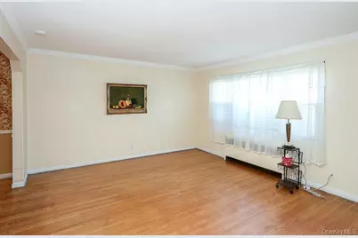 560 N 6th Street, New Hyde Park, NY 11040 - Photo 7