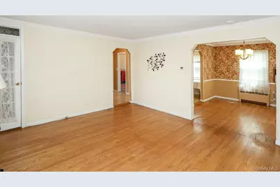 560 N 6th Street, New Hyde Park, NY 11040 - Photo 5