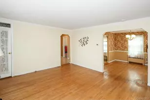 560 N 6th St, New Hyde Park, NY 11040 - Photo 5