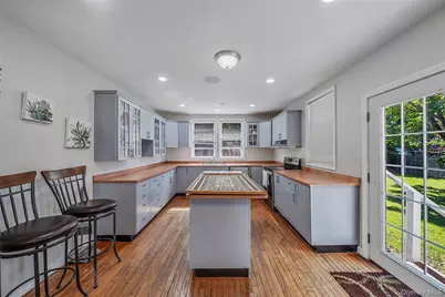 1641 E 3rd Avenue, Bay Shore, NY 11706 - Photo 9