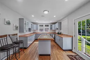 1641 E 3rd Ave, Bay Shore, NY 11706 - Photo 9
