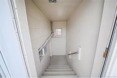 1641 E 3rd Avenue, Bay Shore, NY 11706 - Photo 17