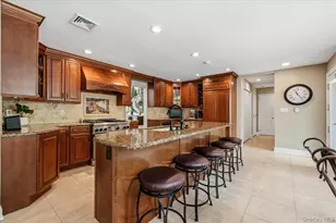 4 Shannon Dr, Woodbury, NY 11797 - Photo 9