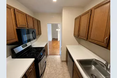 27110 Grand Central Parkway #25Y, Floral Park, NY 11005 - Photo 11