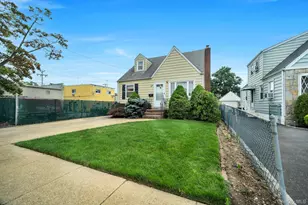 6 Lippold St, Merrick, NY 11566 - Photo 27