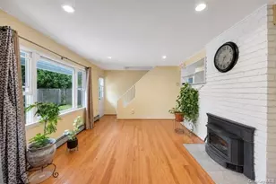 40 Blueberry Ln, Hicksville, NY 11801 - Photo 5