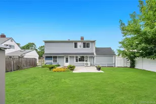 40 Blueberry Ln, Hicksville, NY 11801 - Photo 3
