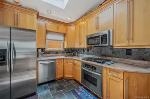 32 Yacht Club Rd, Babylon, NY 11702 - Photo 15