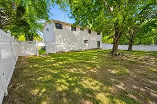 150 8th Ave, Holtsville, NY 11742 - Photo 9