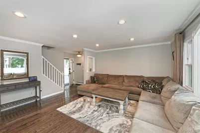 25 Rosanne Court, Nesconset, NY 11767 - Photo 9