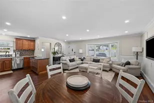 241 Houston St, Lindenhurst, NY 11757 - Photo 15