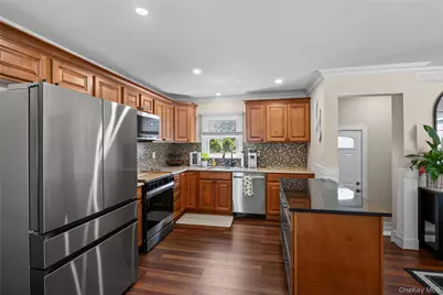 241 Houston Street, Lindenhurst, NY 11757 - Photo 7