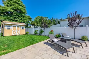 241 Houston St, Lindenhurst, NY 11757 - Photo 35