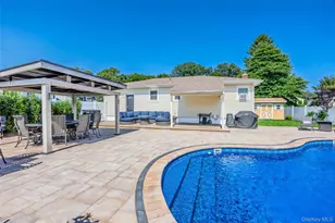 241 Houston St, Lindenhurst, NY 11757 - Photo 29