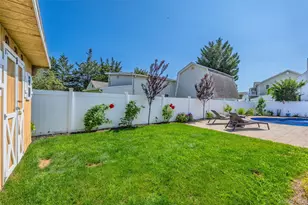 241 Houston St, Lindenhurst, NY 11757 - Photo 33